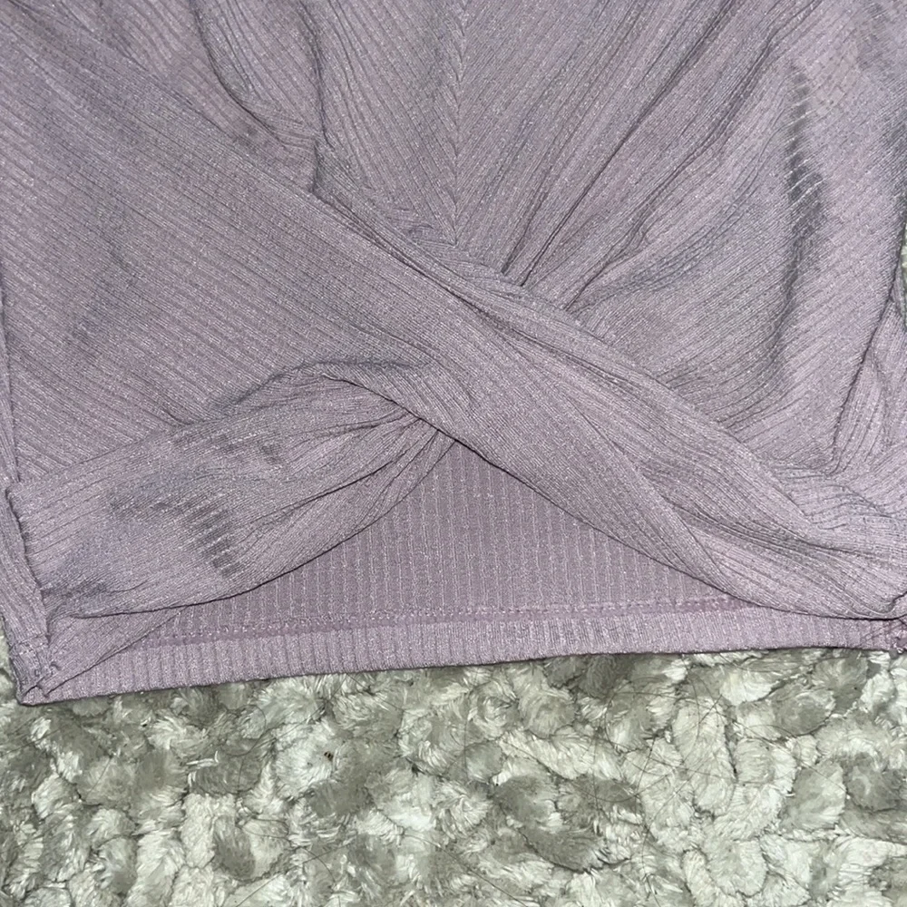 H&M Divided Lavender Crop Top w/ Knotted Front - Picture 4 of 6